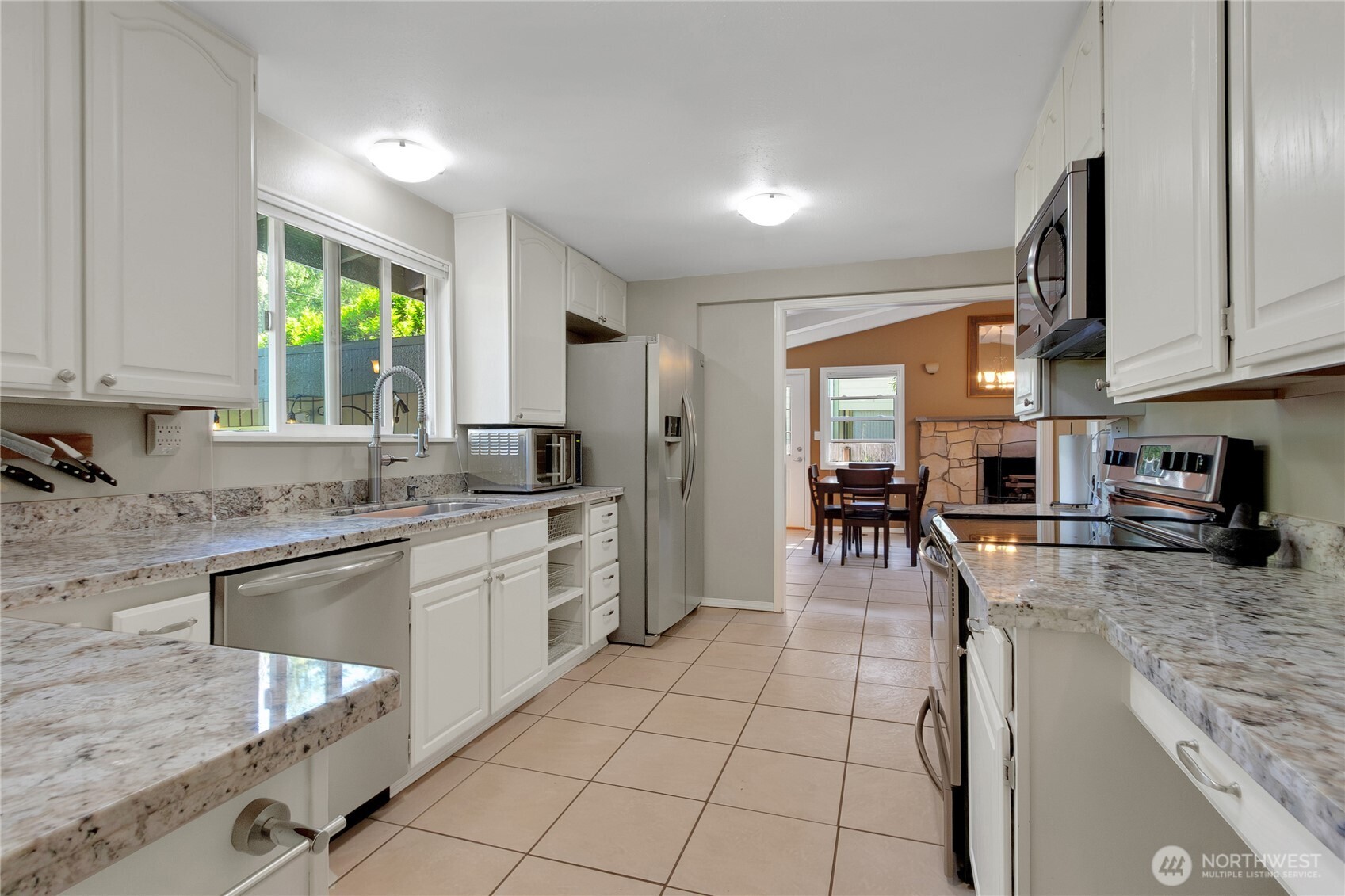 From the living room we enter your beautifully updated kitchen!