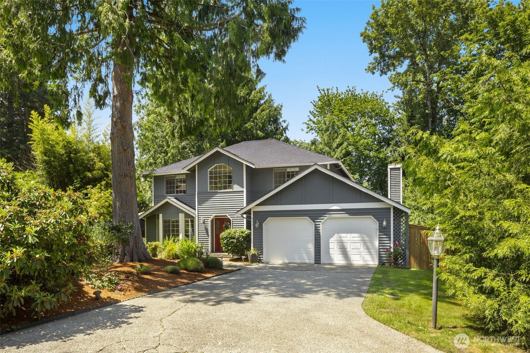 Located on a cul-de-sac and close to parks, shopping & dining