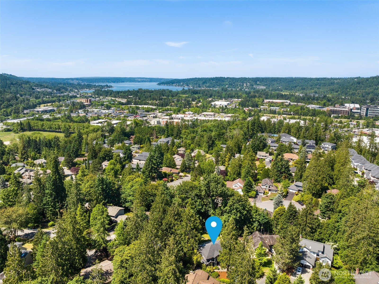 Prime location- near shopping/dining, parks, trails & Lake Samm!