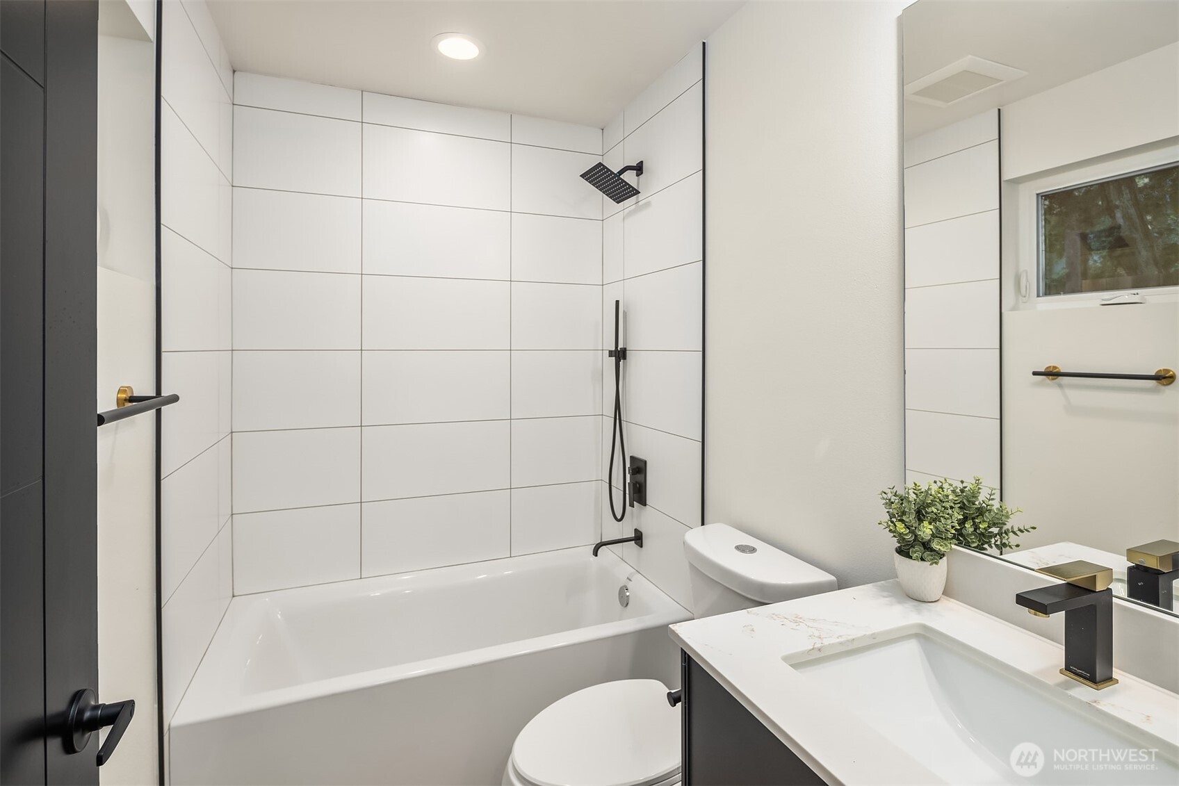 Main floor full bath