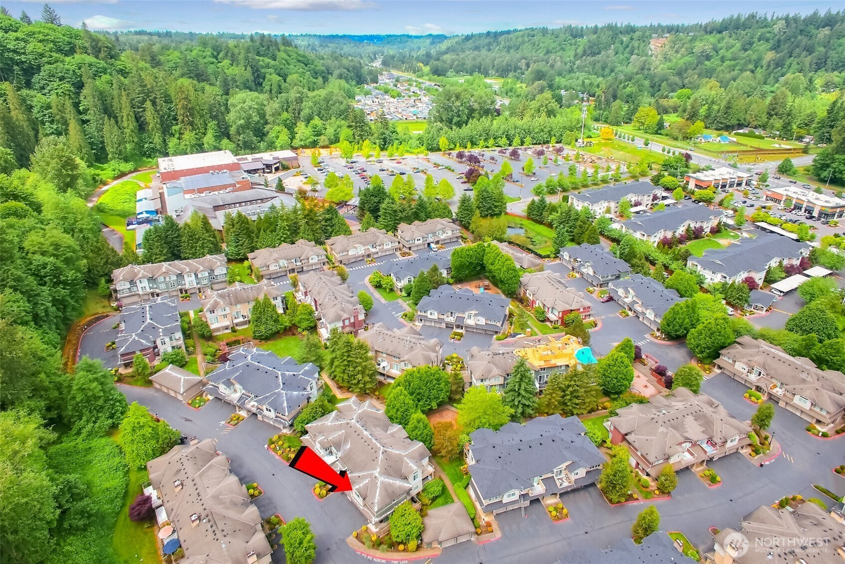 Quiet and peaceful condo in the back of the complex overlooks greenbelt.
