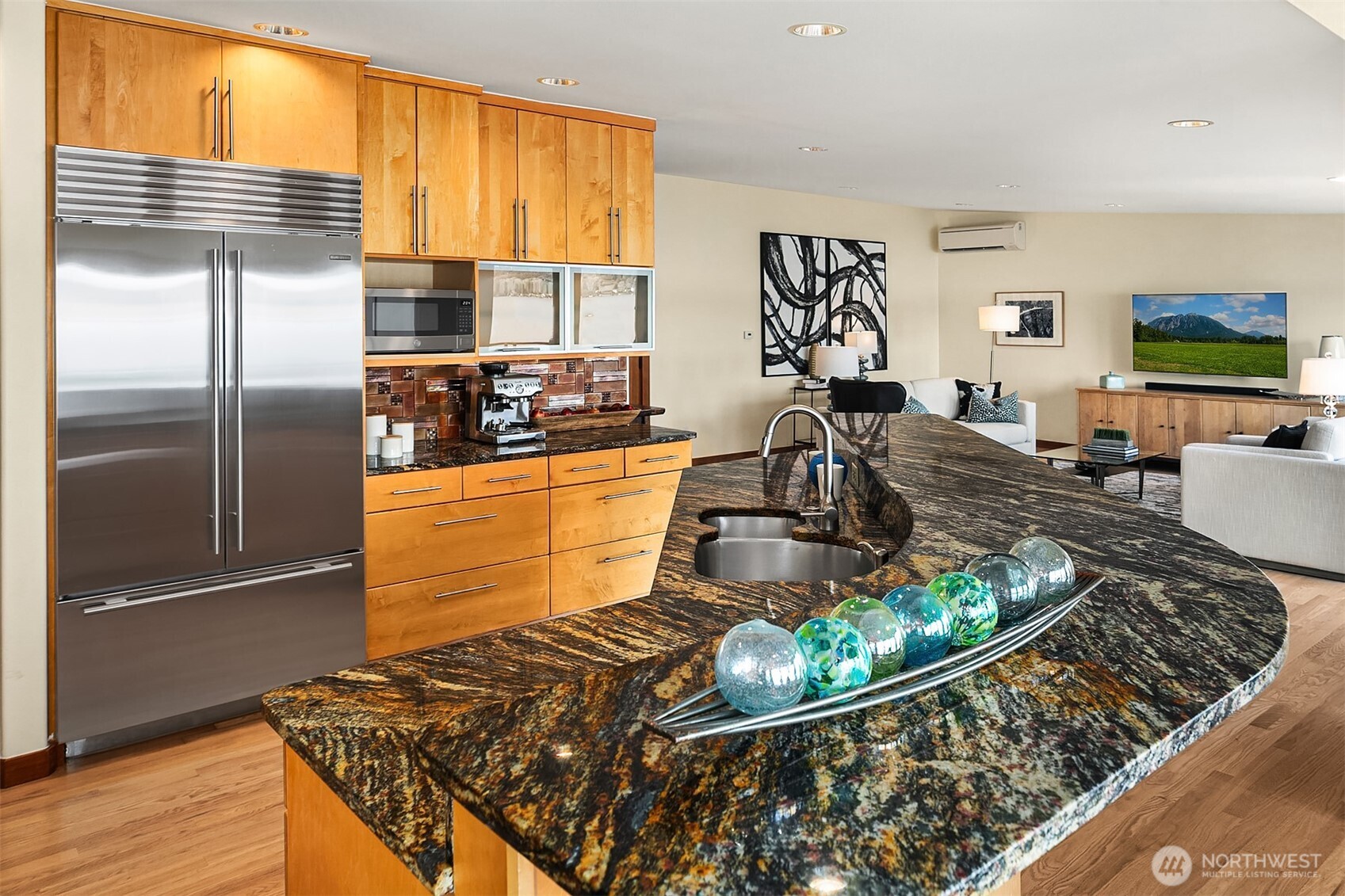 Open floor plan!!