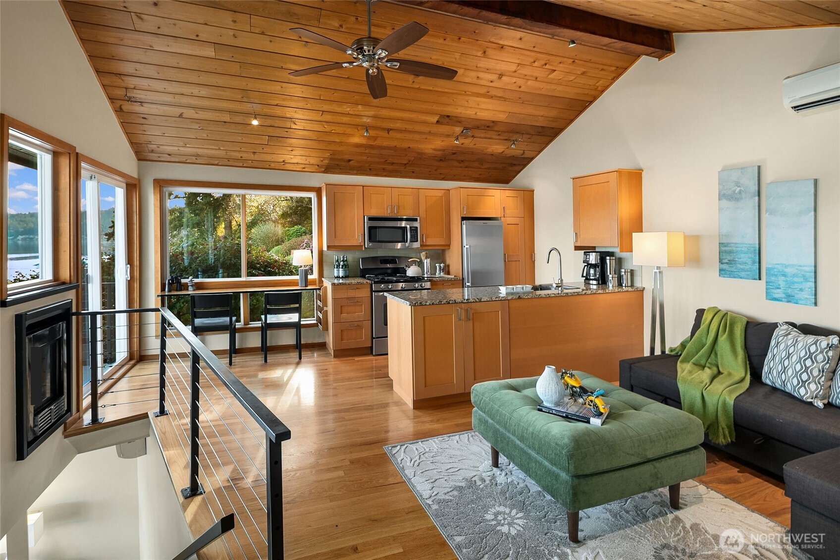 Charming beach cottage that everyone falls in love with1. Use it for guests or lease it out for around $3K/month.