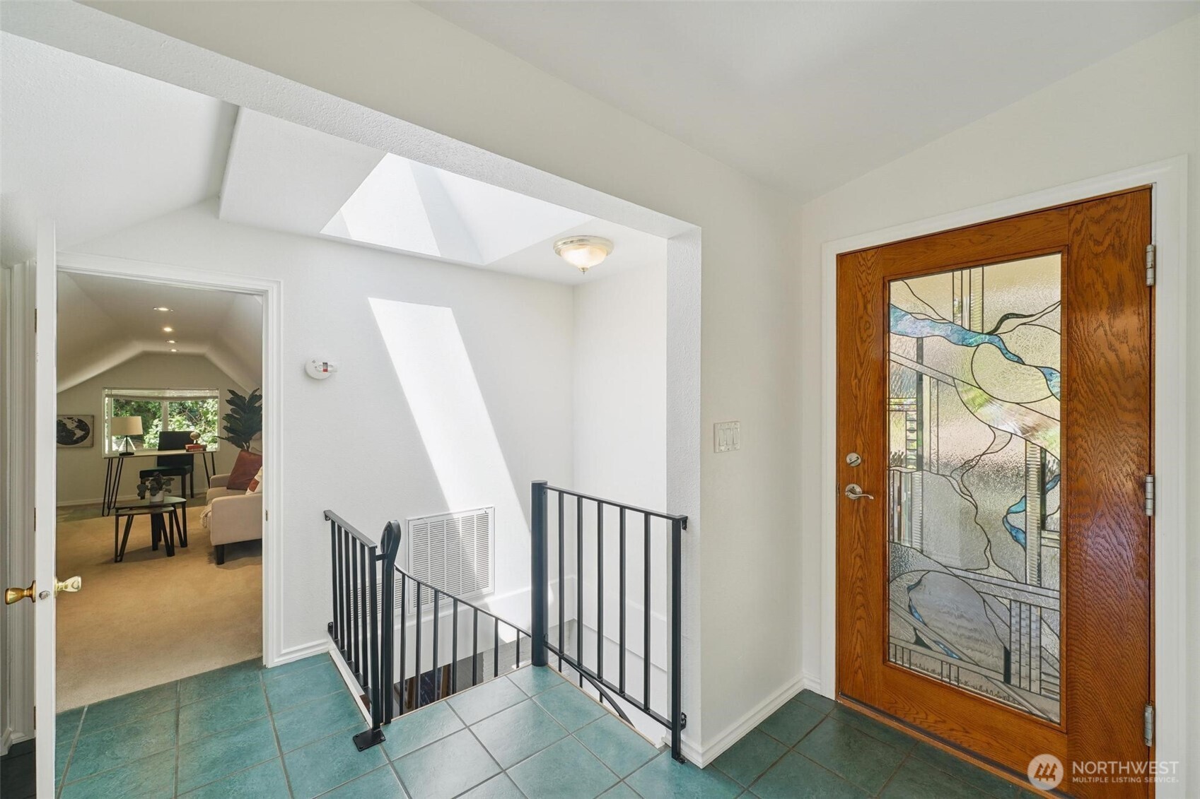Beautiful 2nd level entry door, and small bonus room. Lots of light from skylight
