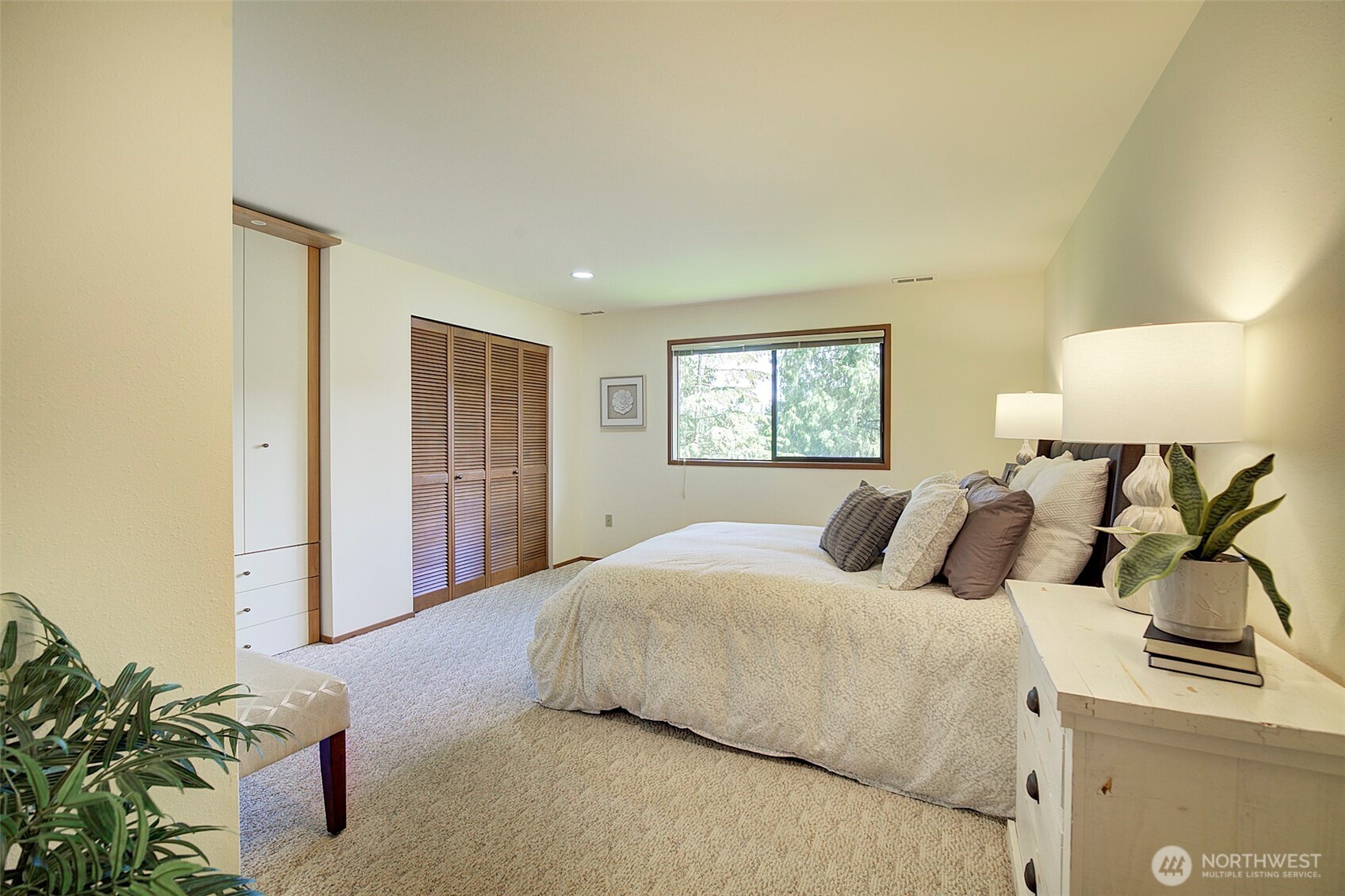 Lower bedroom with storage unit