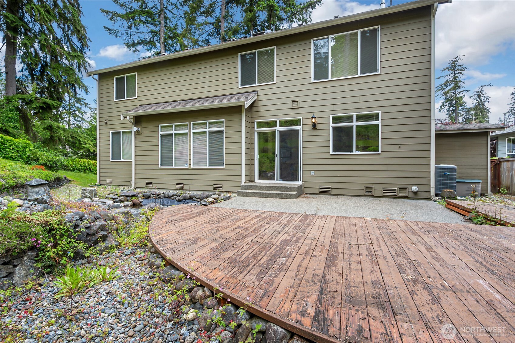 Rear deck and patio
