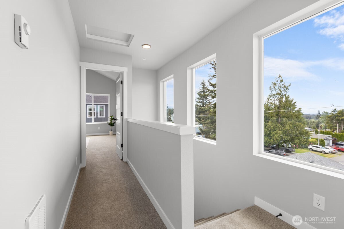 Photographs are for illustrative purposes only. Features, finishes, interior/exterior colors, landscaping and floorplan shown may vary from actual homes built.