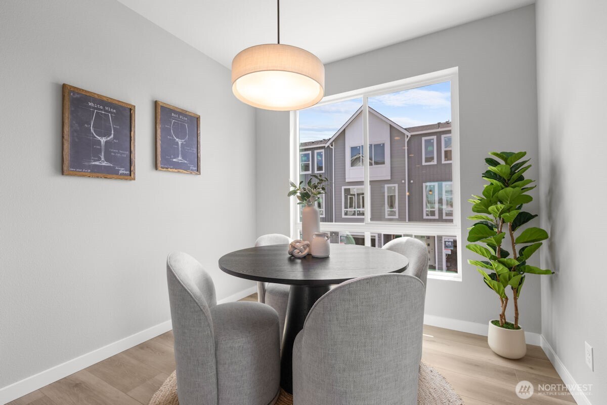 Photographs are for illustrative purposes only. Features, finishes, interior/exterior colors, landscaping and floorplan shown may vary from actual homes built.
