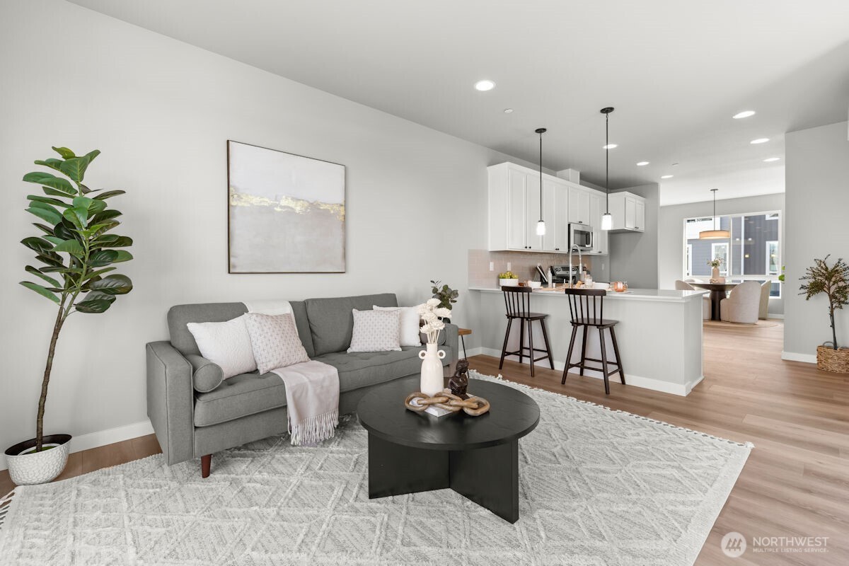 Photographs are for illustrative purposes only. Features, finishes, interior/exterior colors, landscaping and floorplan shown may vary from actual homes built.