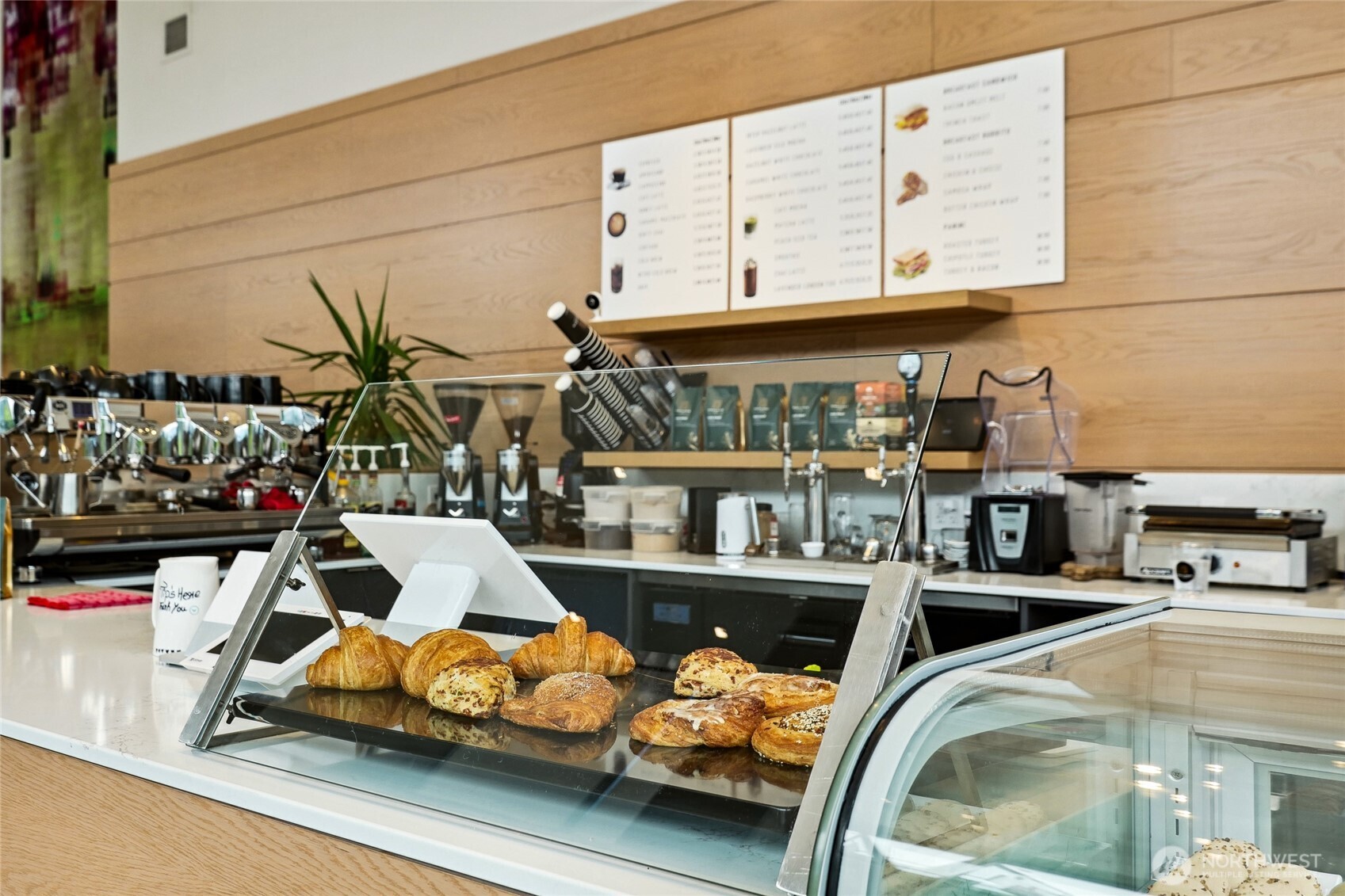 Dramatic entry with a 24/7 concierge and a cheerful coffee cafe.