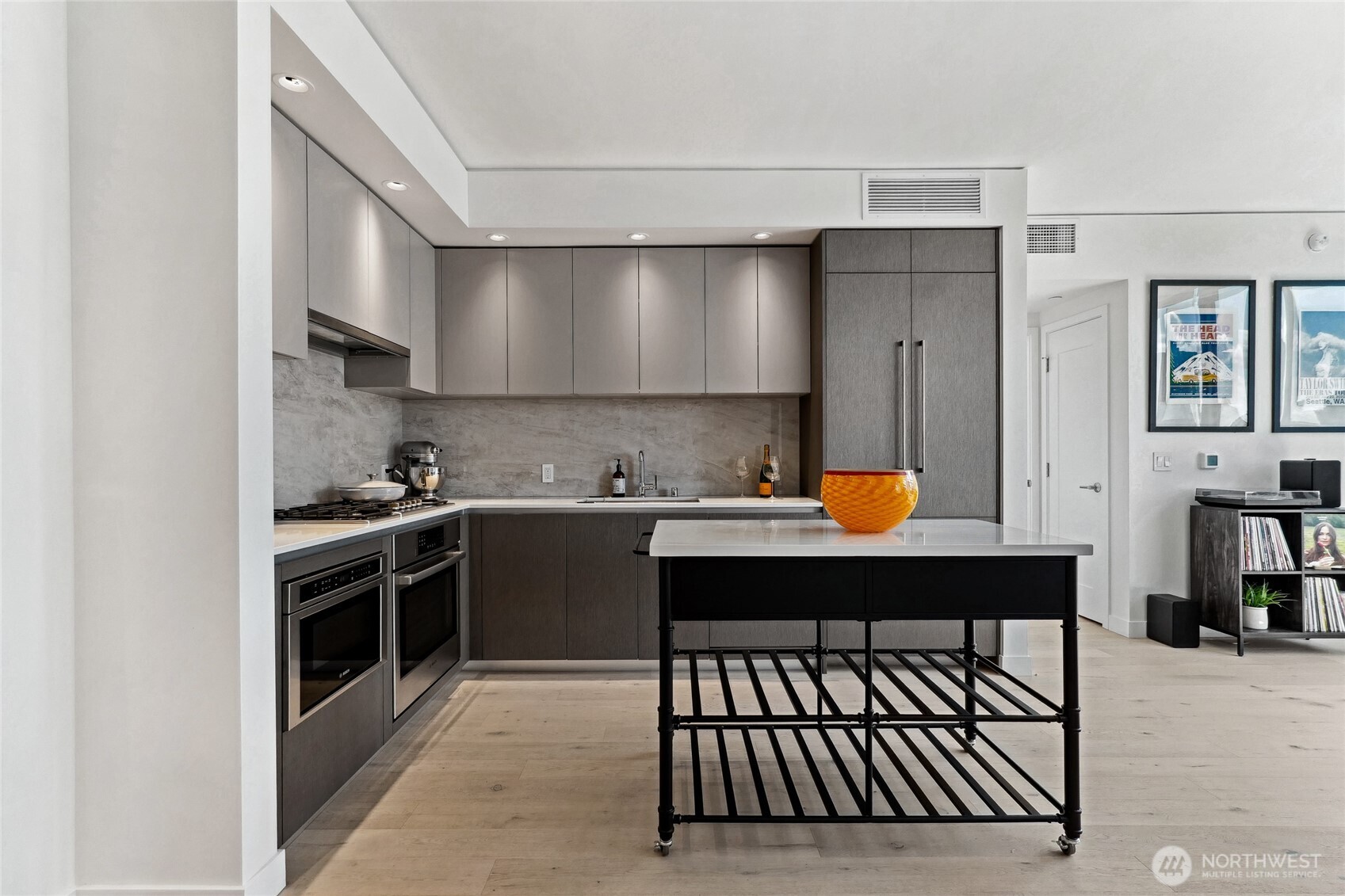 This home is spacious and bright with hardwood floors through the main area and bedroom.