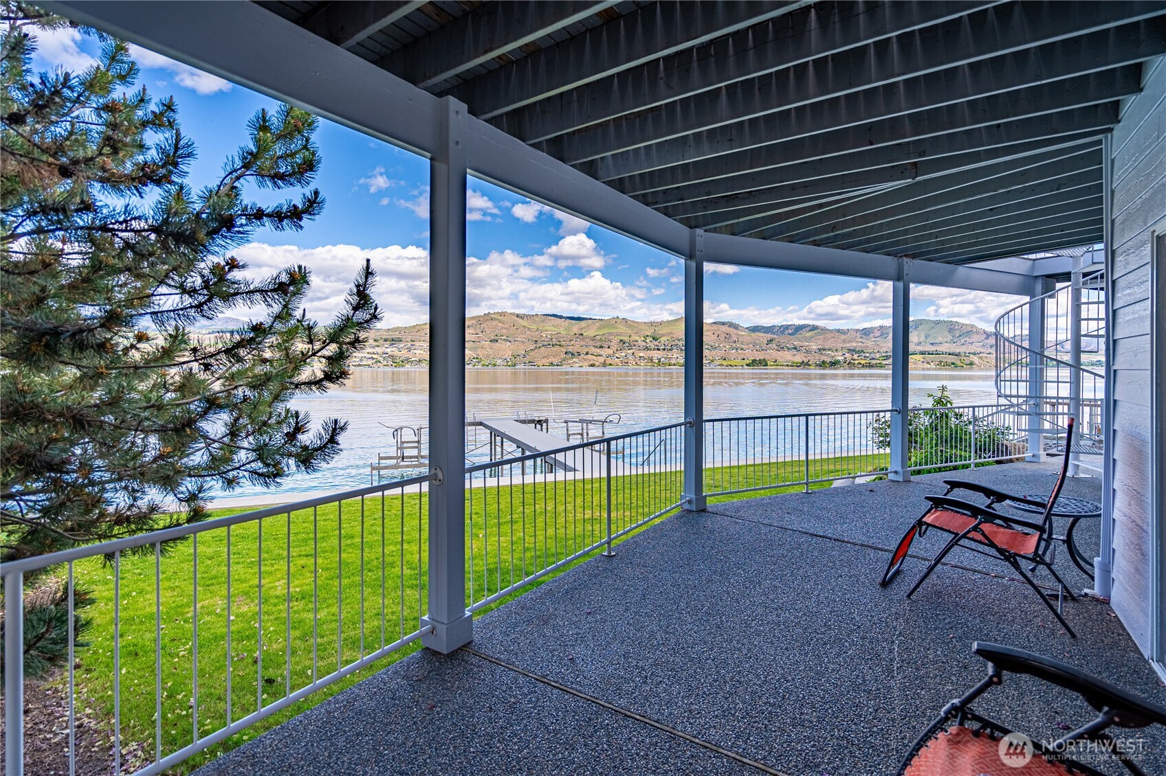 Oversized 2 car garage   Virtually staged
