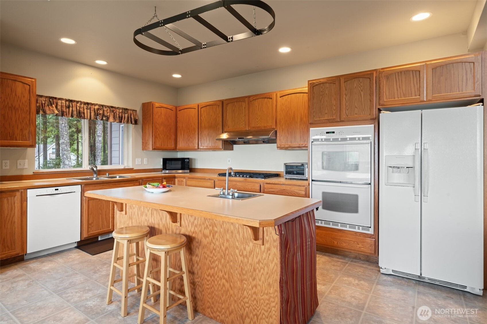 Nice open kitchen with island and salad sink. Great for entertaining.