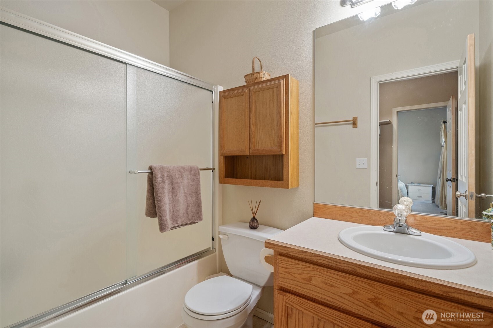 Second ensuite bath.