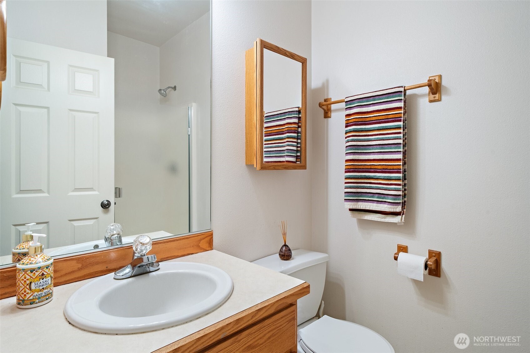 3/4 Bath off of hallway with shower