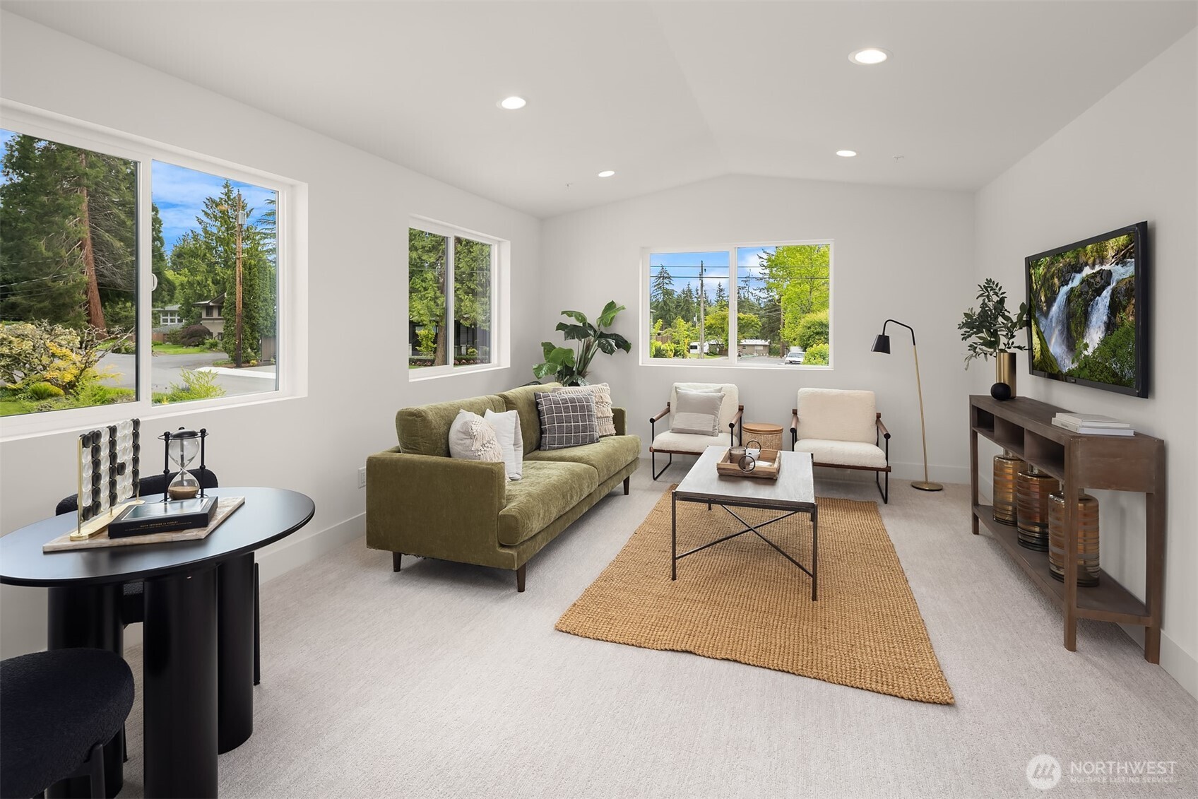 Upstairs family, media or bonus room