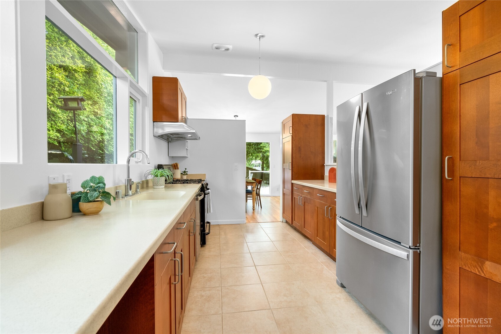 Another view of the kitchen.