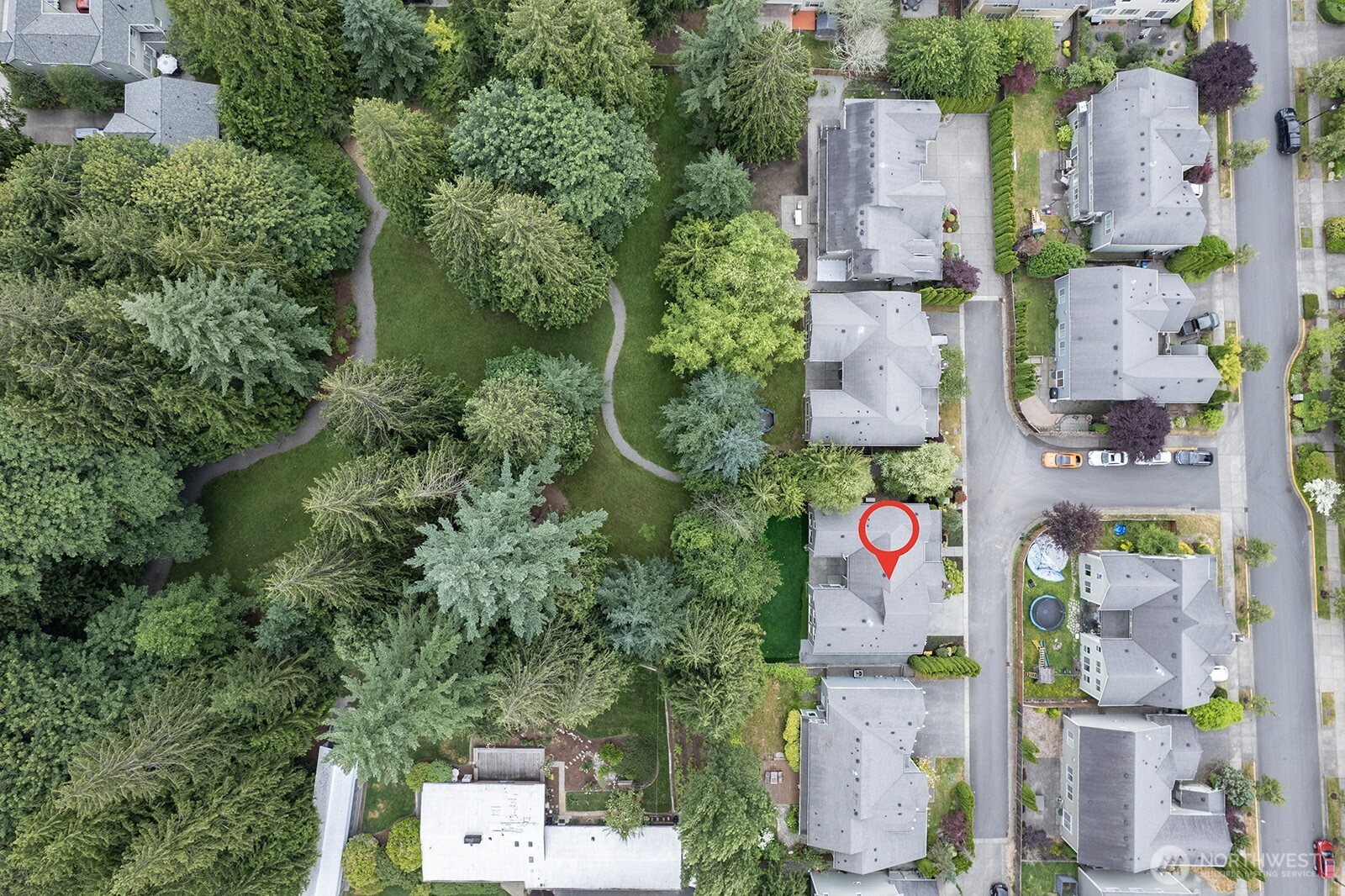 Note the property backs to The Woodlands Park.