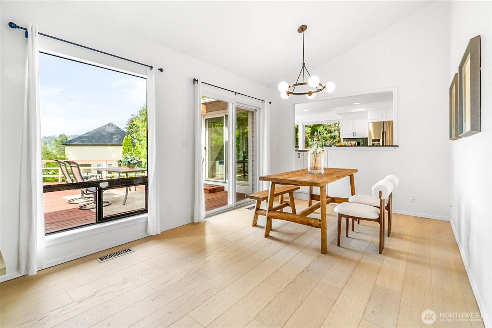 Dining room.