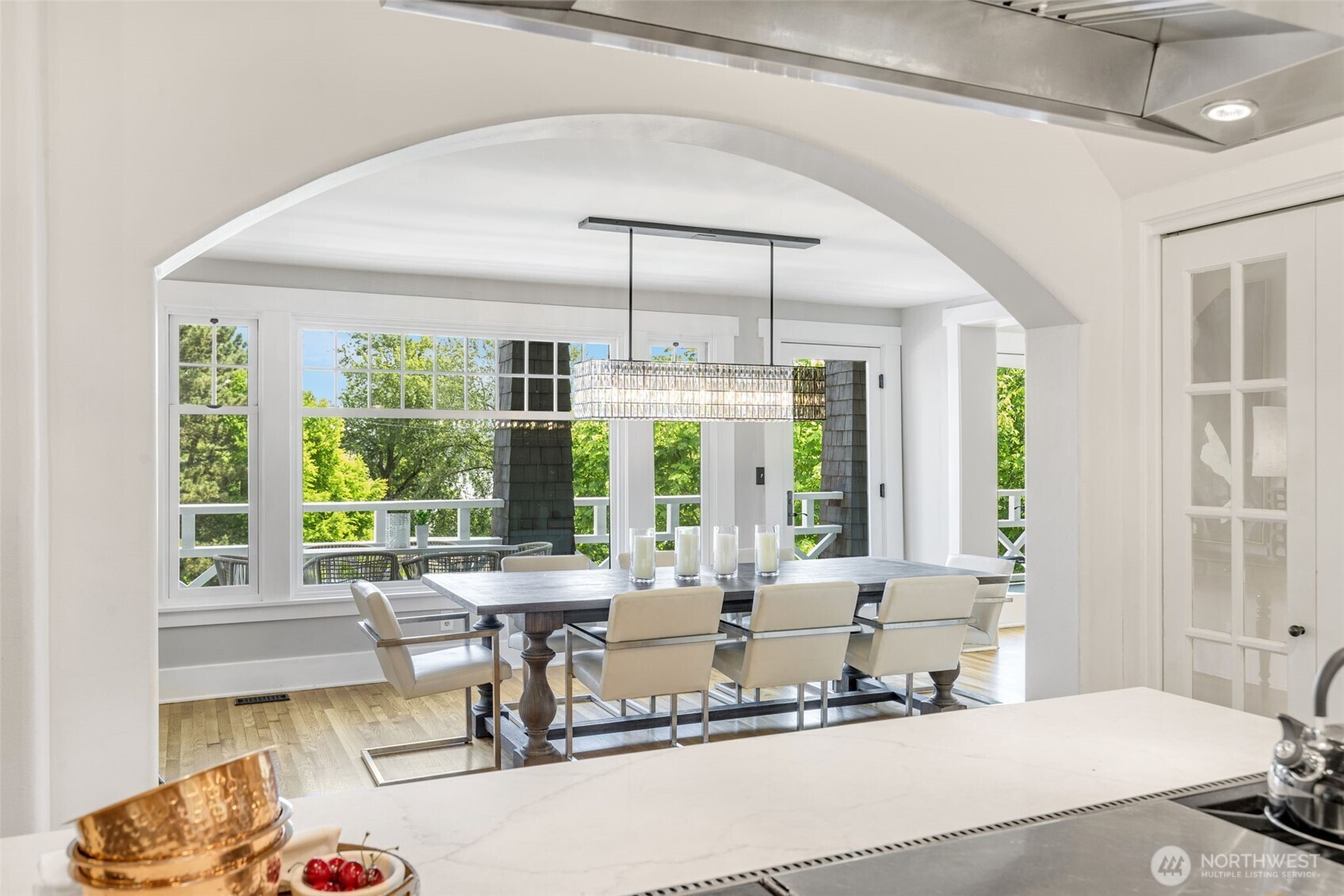 Walls of windows for spectacular views