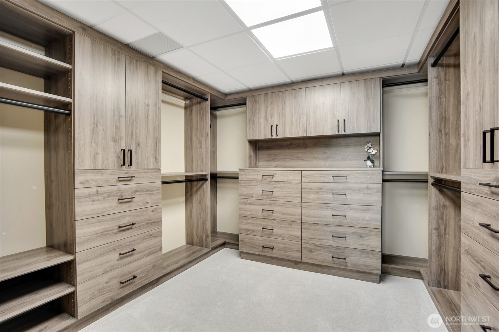 Premium custom built-in closet organizers are tailored for efficient storage with beauty in mind.