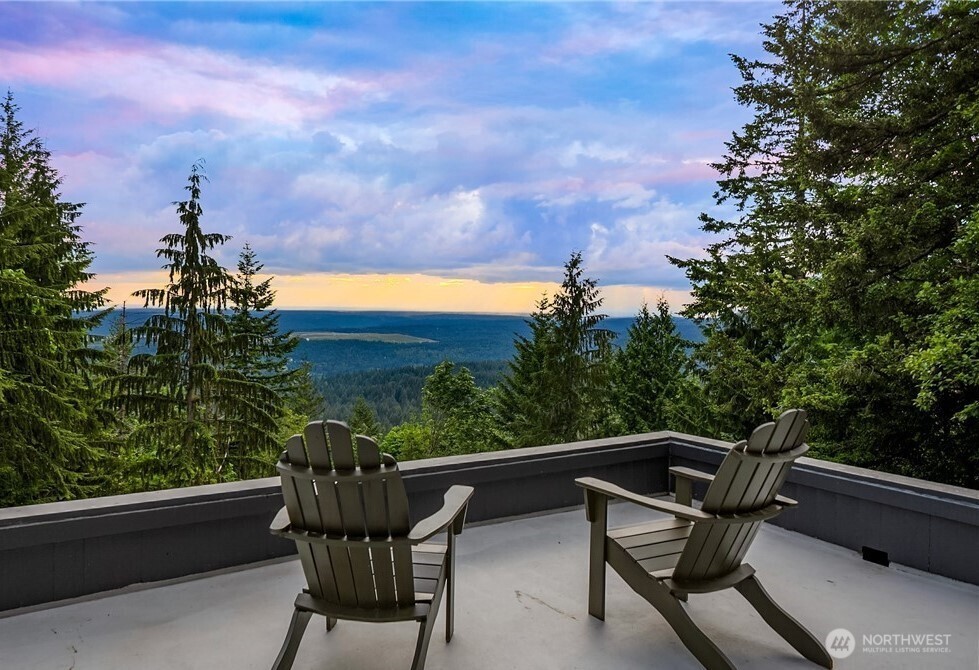 An incredible space to enjoy glorious sunsets!