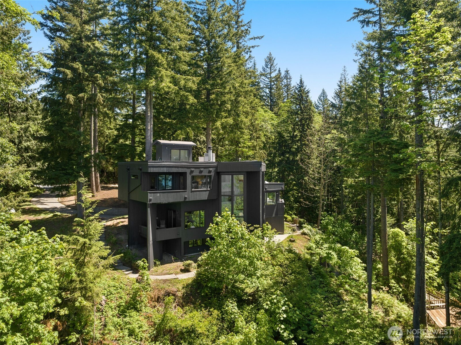 This property sits at the end of SE 154th and enjoys an unique vantage over all of the other home in the neighborhood.