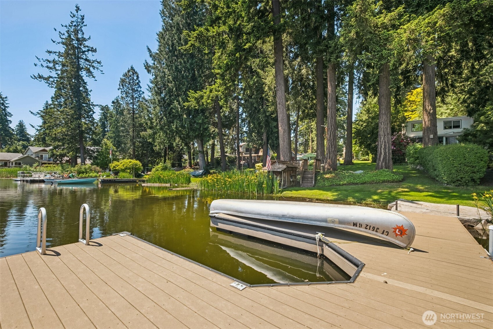 Have fun with all the outdoor activities like Kayaking or canoeing on the lake.