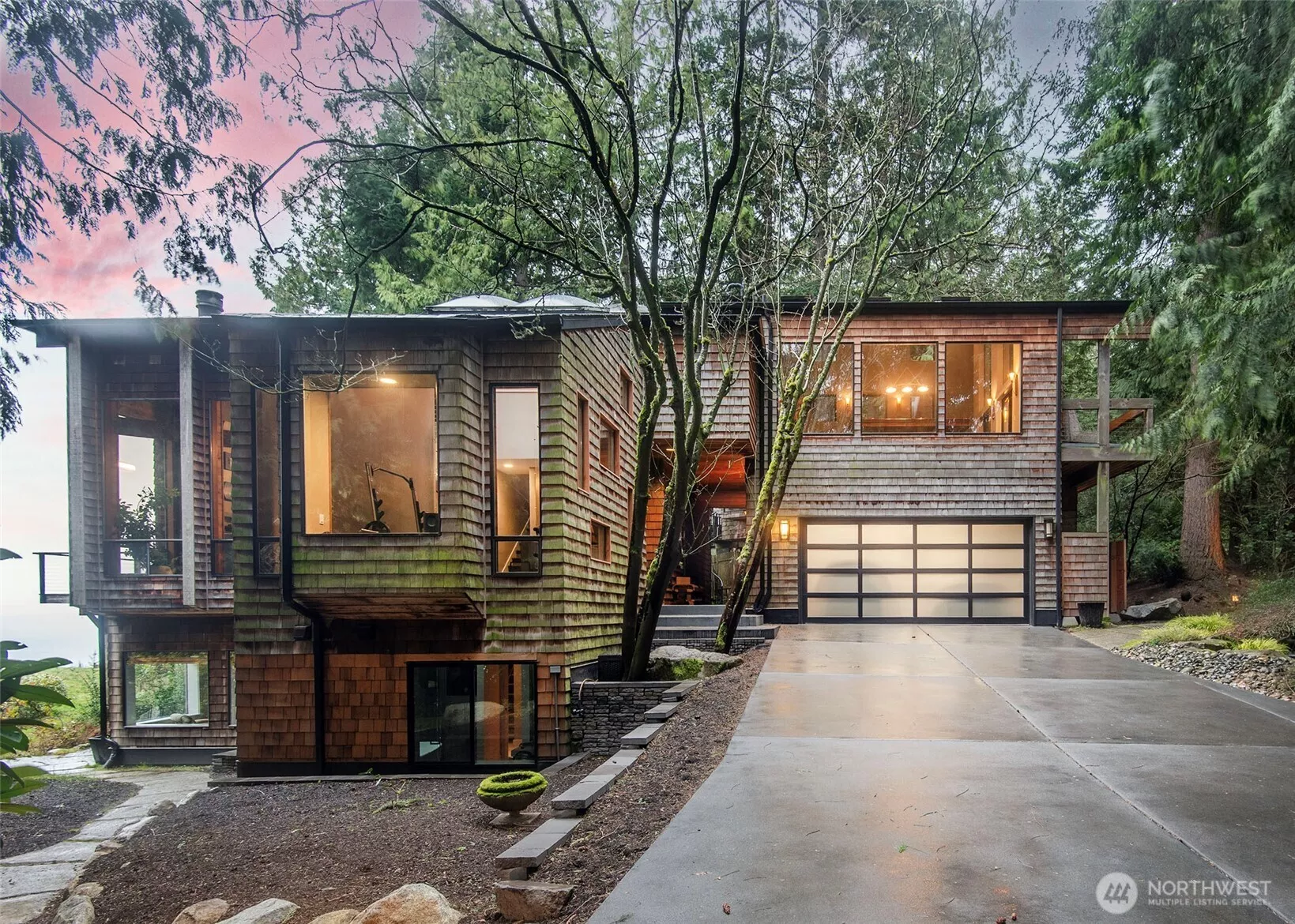 Welcome to 6724 Marine View Drive