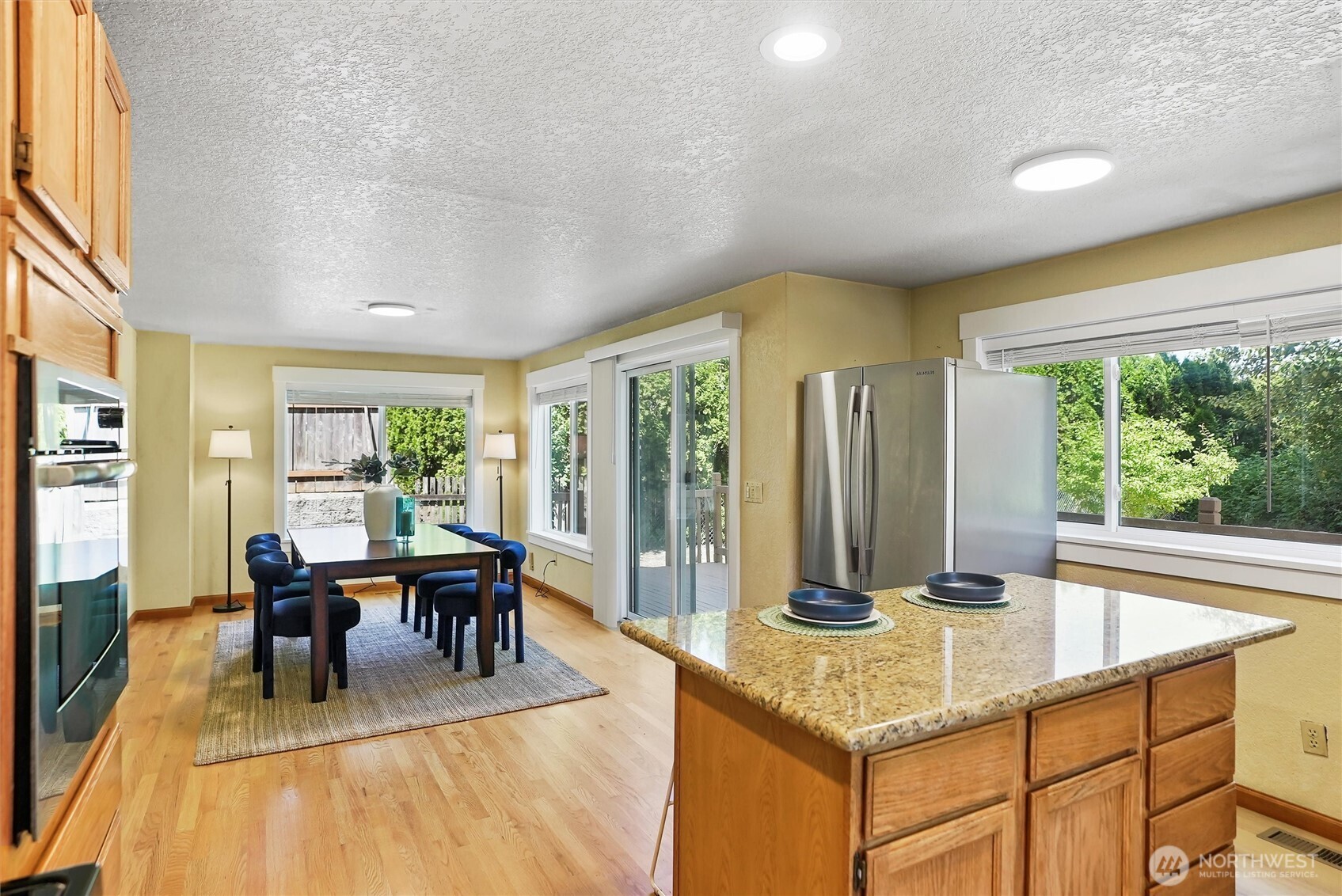 Dinning with a lot of natural light