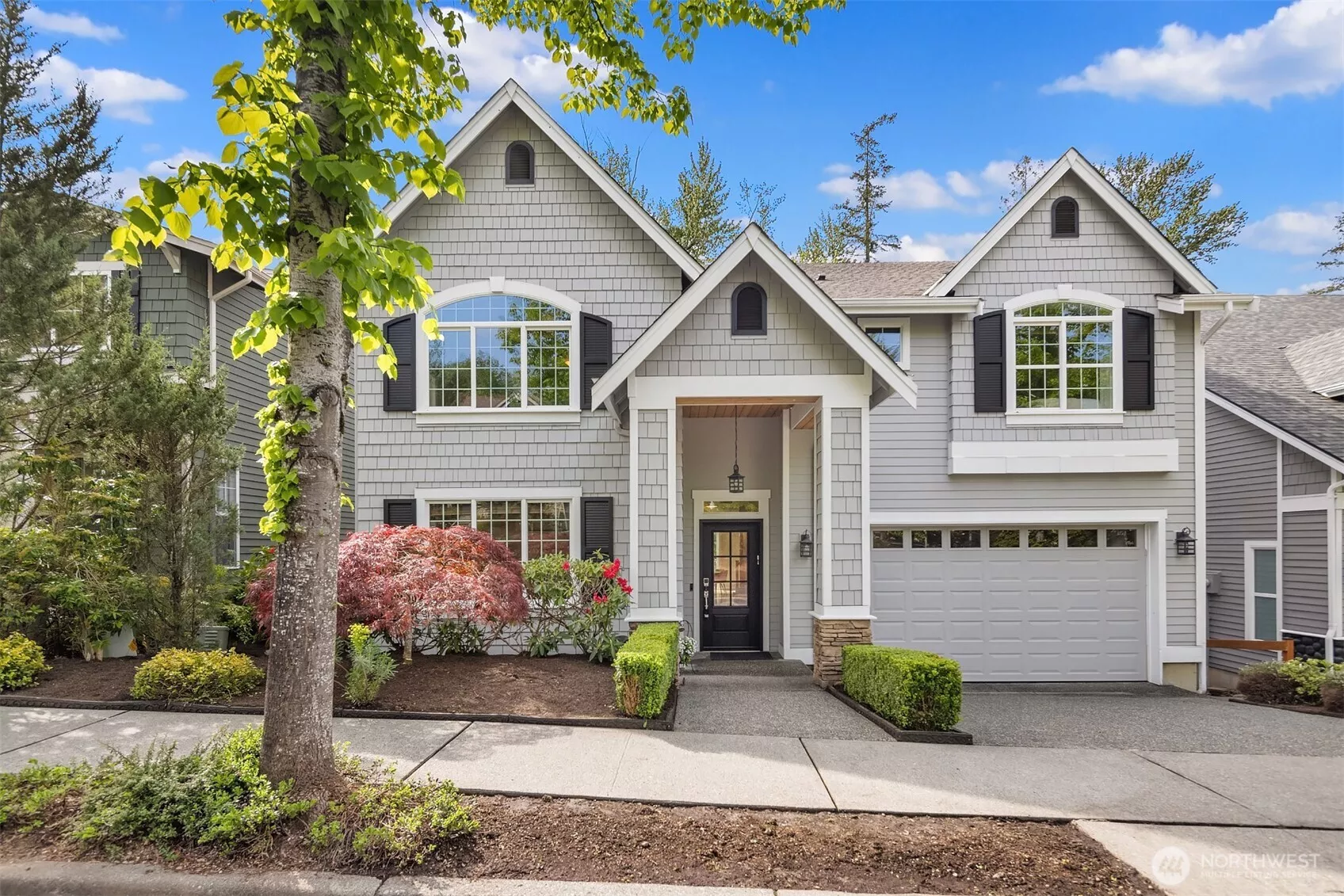Welcome Home to Ashland Park. Quiet street on a rare Issaquah Highlands cul de sac.