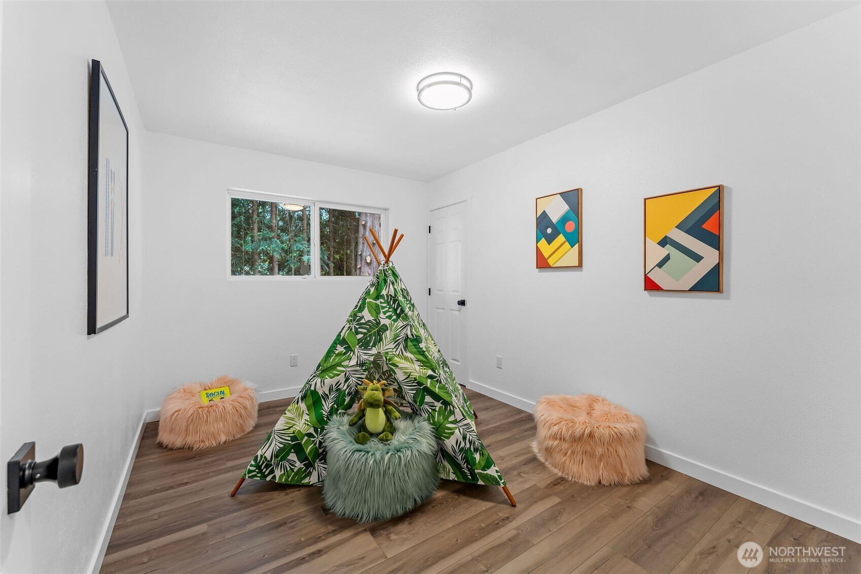 2nd bedroom