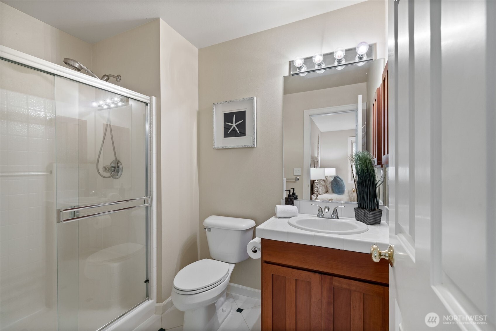 Private en-suite bath.