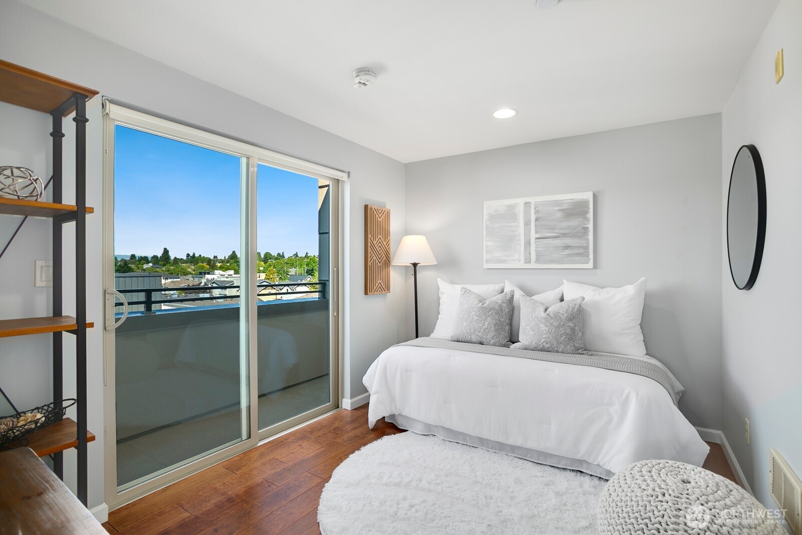 Guest bedroom/office