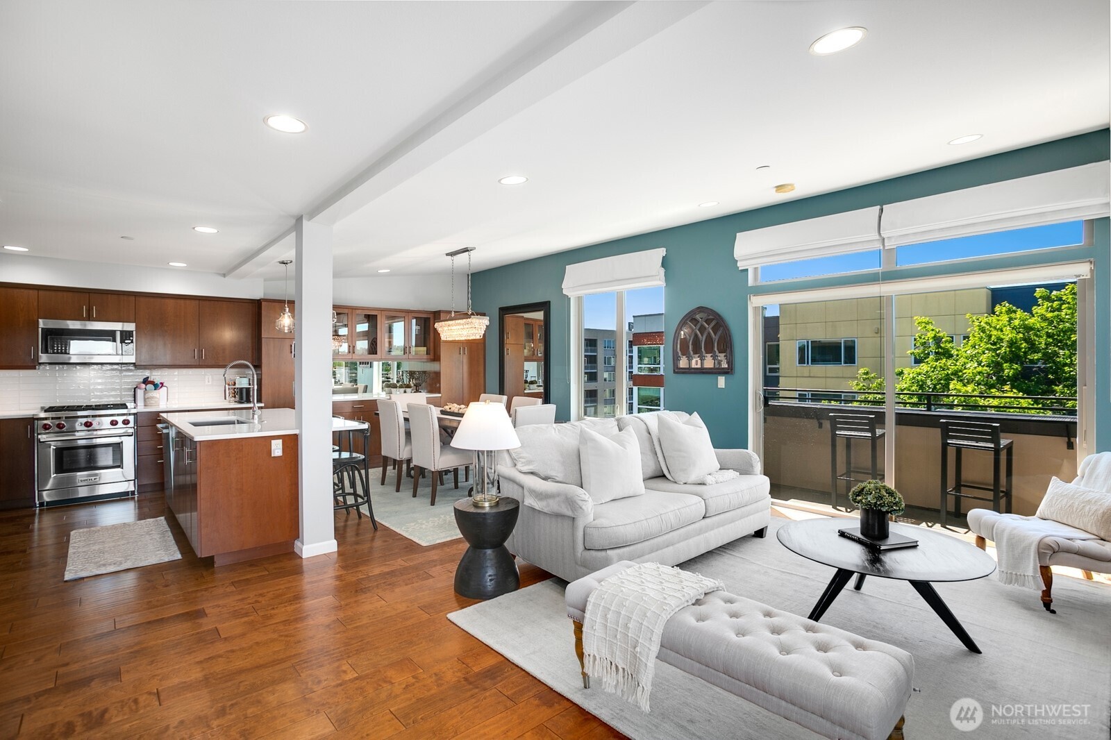Large, bright, spacious room w/vaulted ceilings