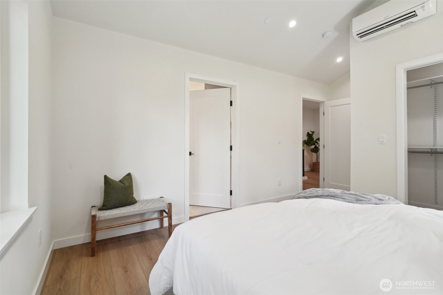 Photos of staged unit, 20313A