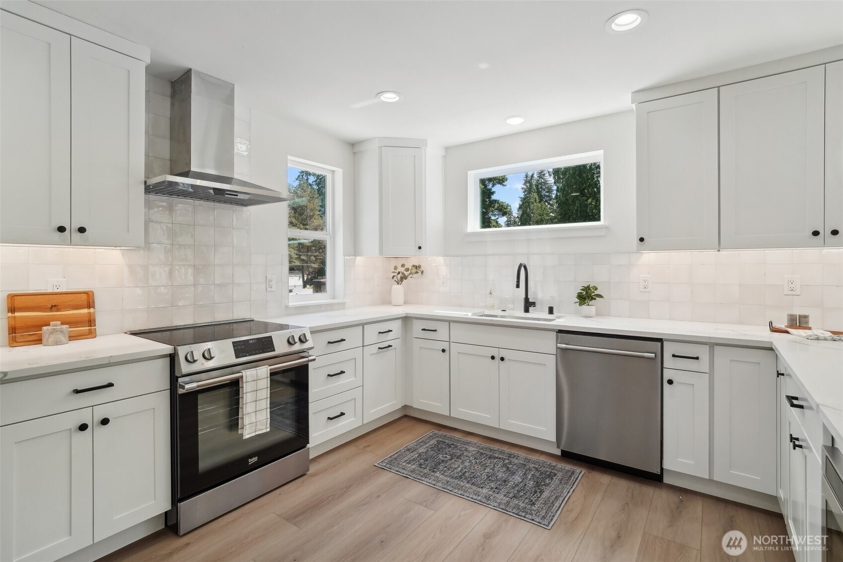 Photos of staged unit, 20313A