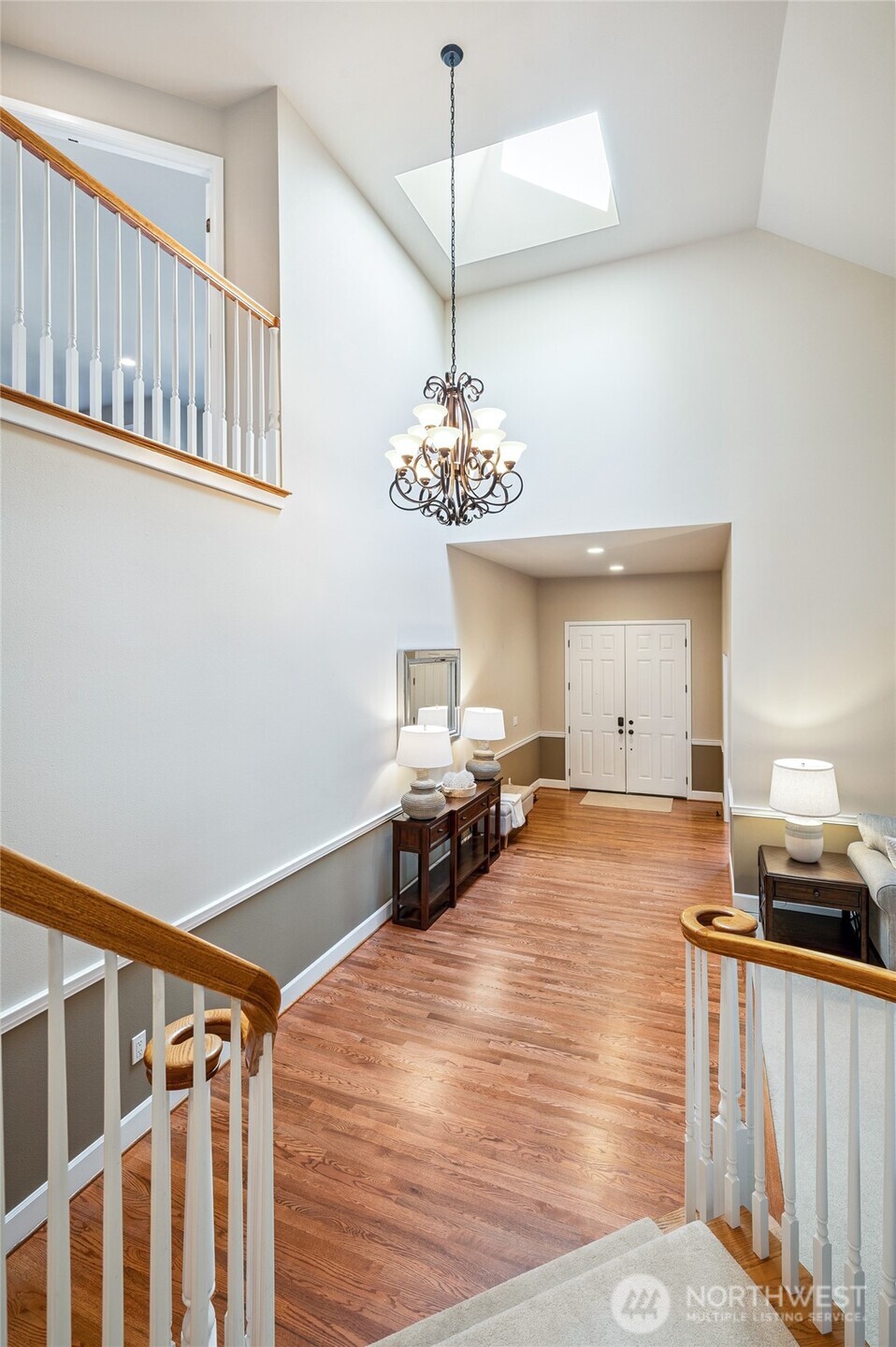 Soaring ceilings welcome you with light and space.