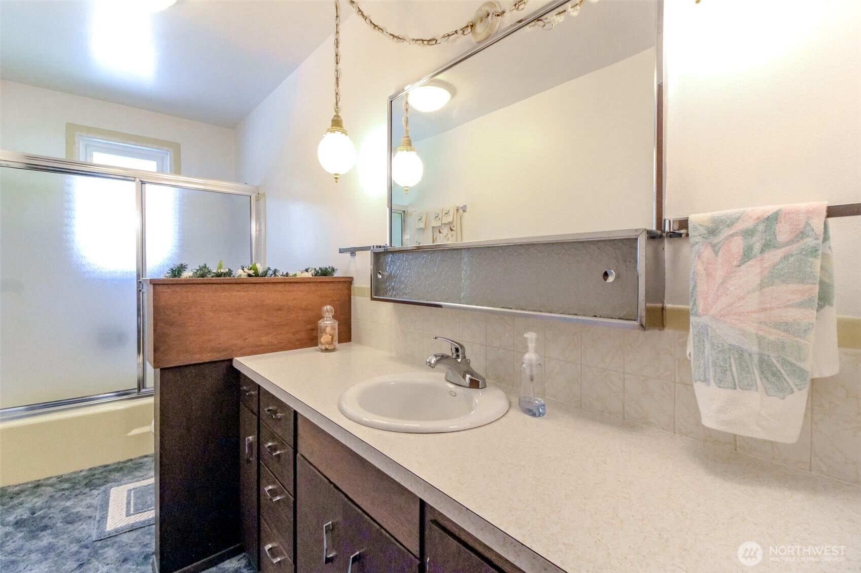 Full Hall bathroom
