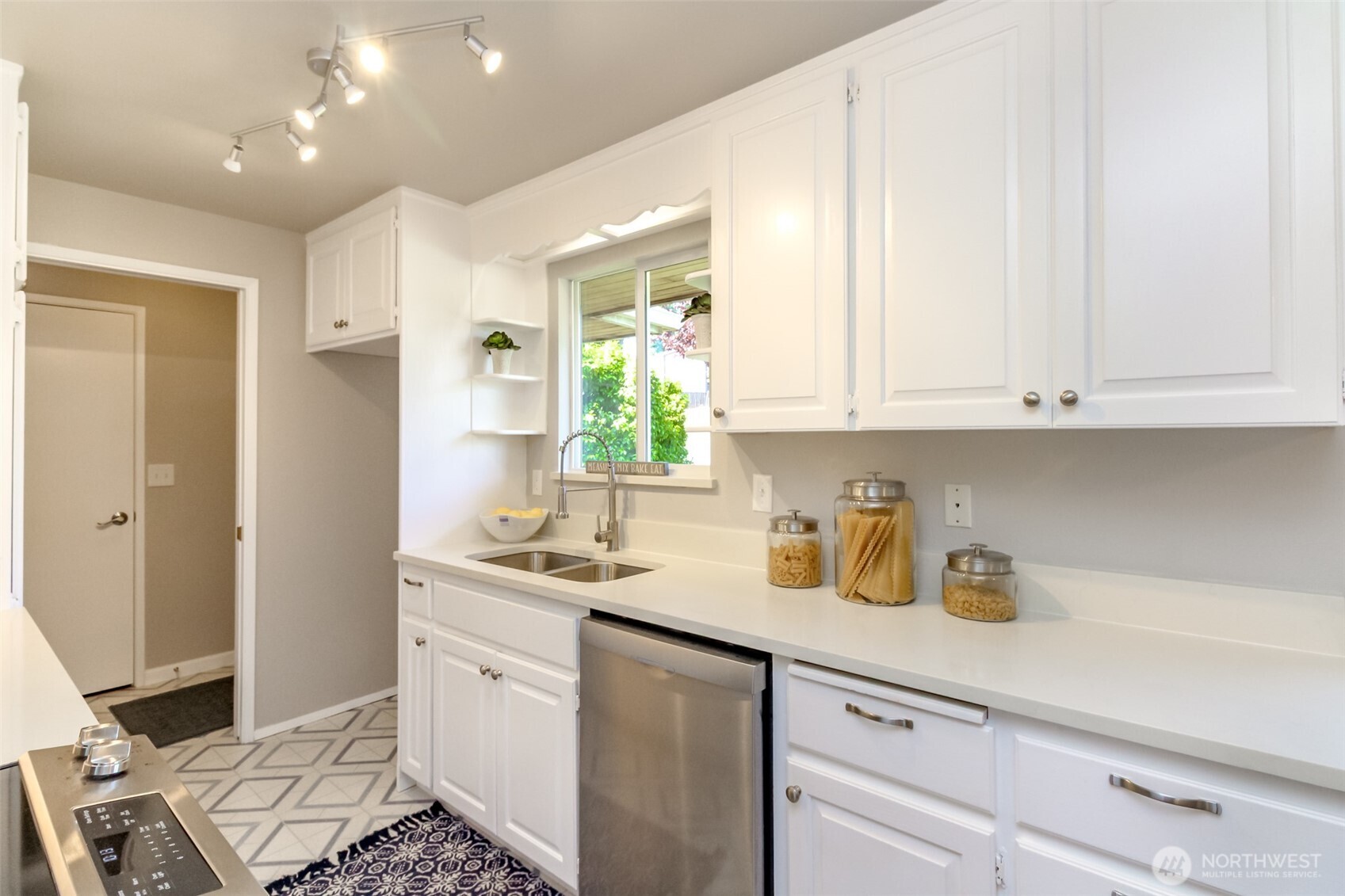 New quartz countertops, newer stainless steel appliances