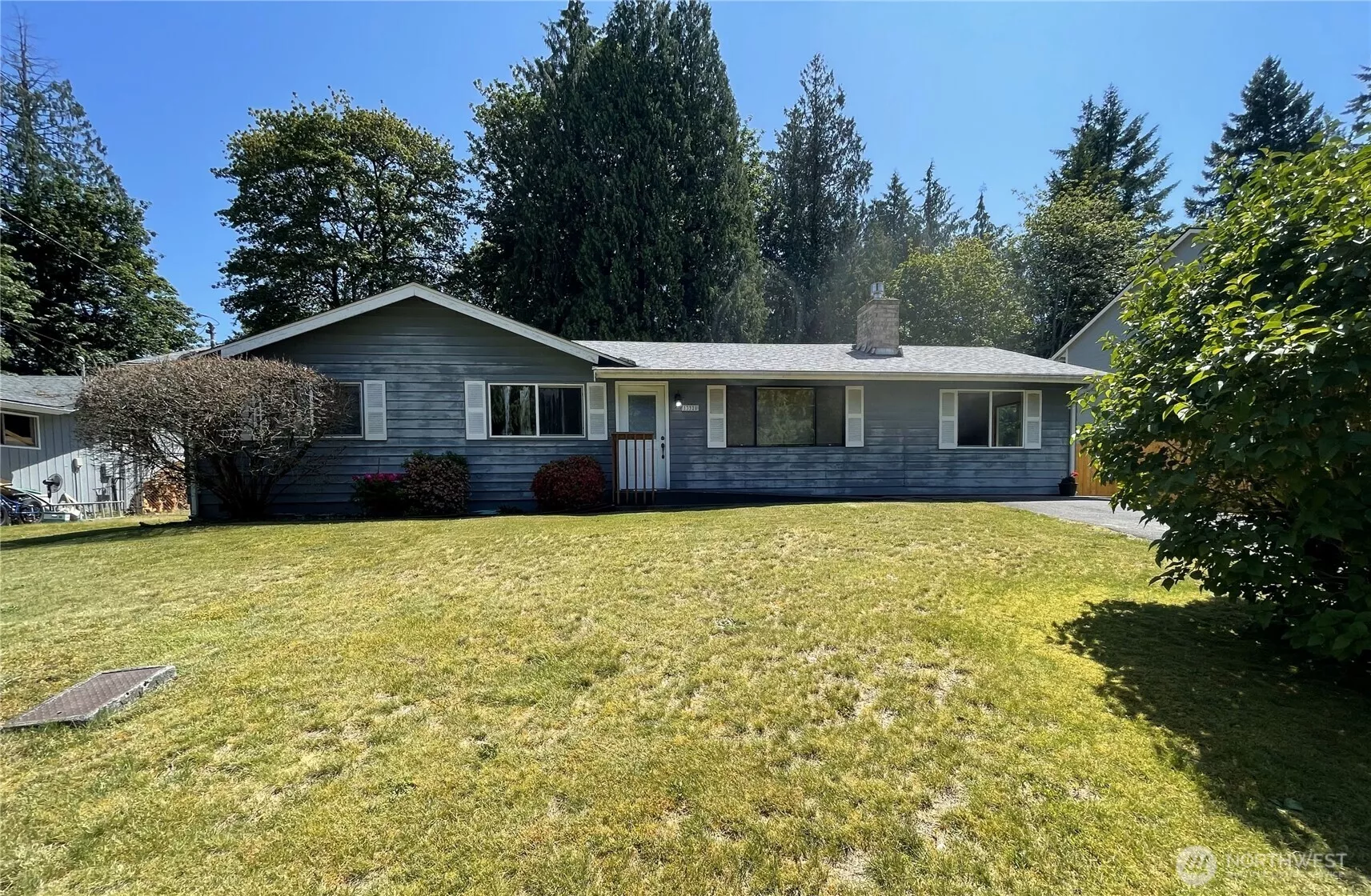Charming one-level home in the desired Lake Kathleen neighborhood!