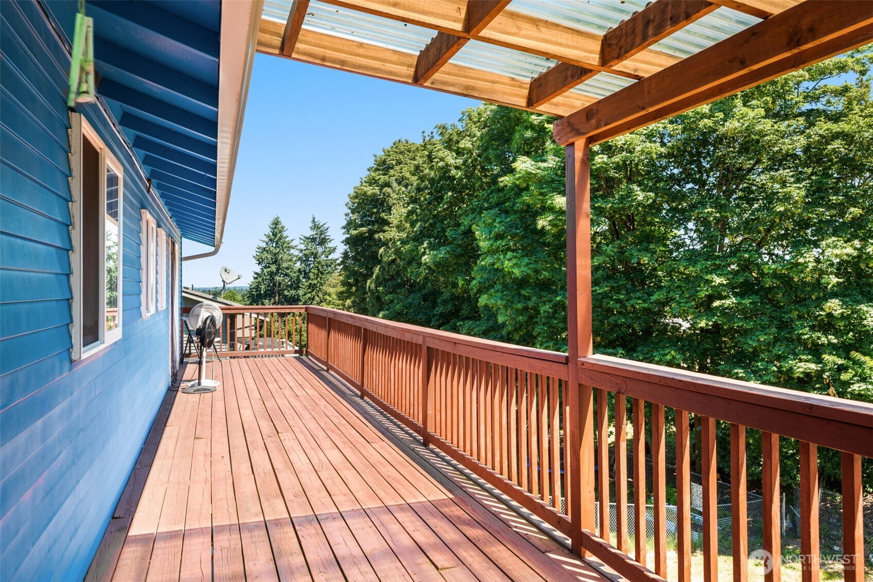 Great entertainment deck: length of the home