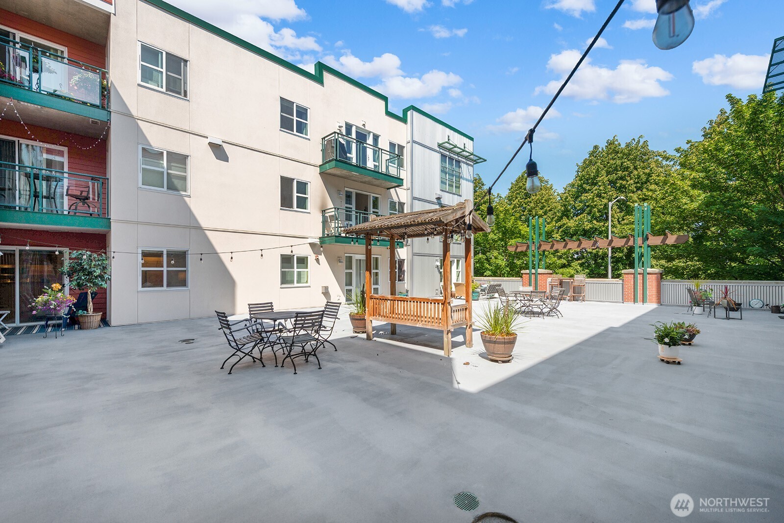 Another view of the courtyard.