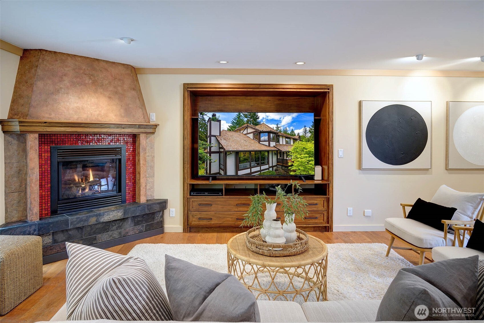 Family room off the Kitchen creates a iWonderful Open concept for more casual entertaining