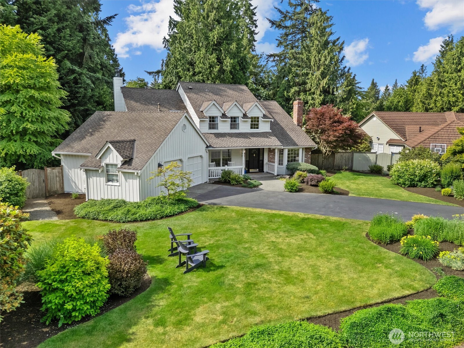 You will absolutely love this location. Enjoy easy access to Woodinville Wine Country, the tech hub of Redmond and Bellevue and quick to 405. English Hill provides such a rare combination of a country feel with simple access to the places that are important to you.