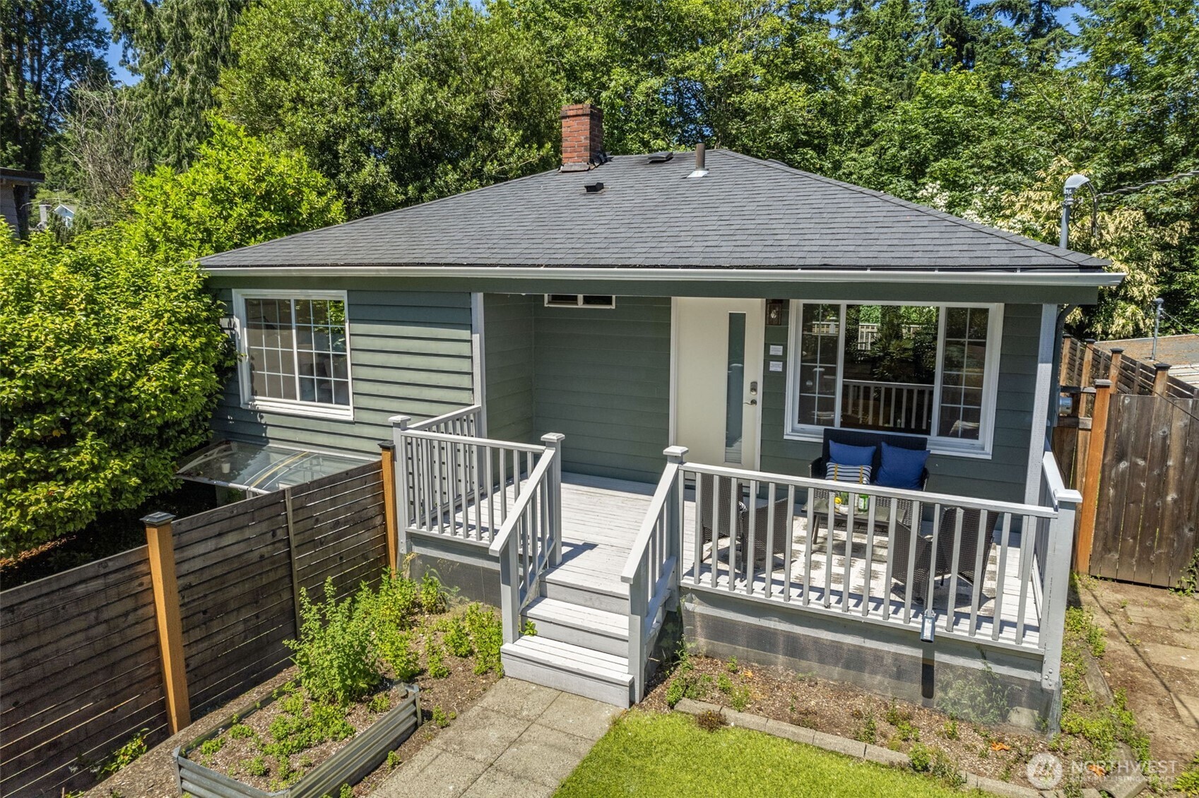 Stellar south-facing home - sunshine all day long.