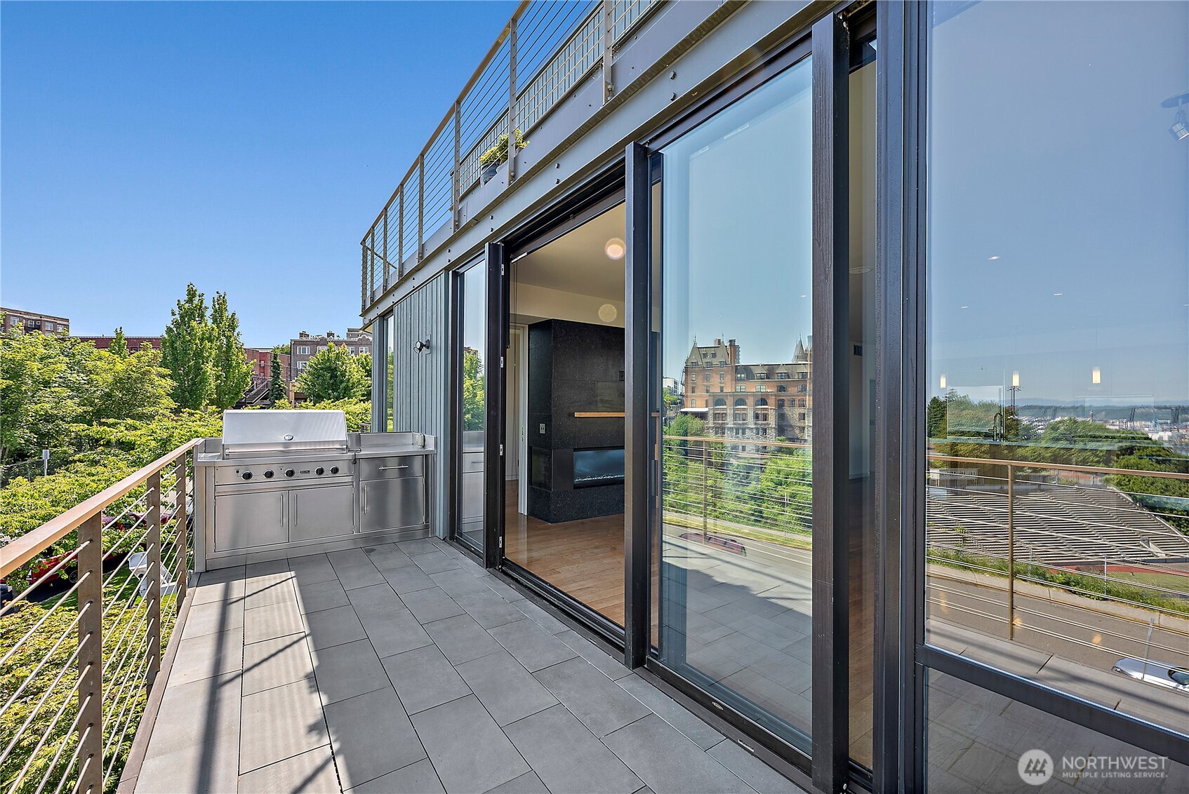 Nice rear view deck