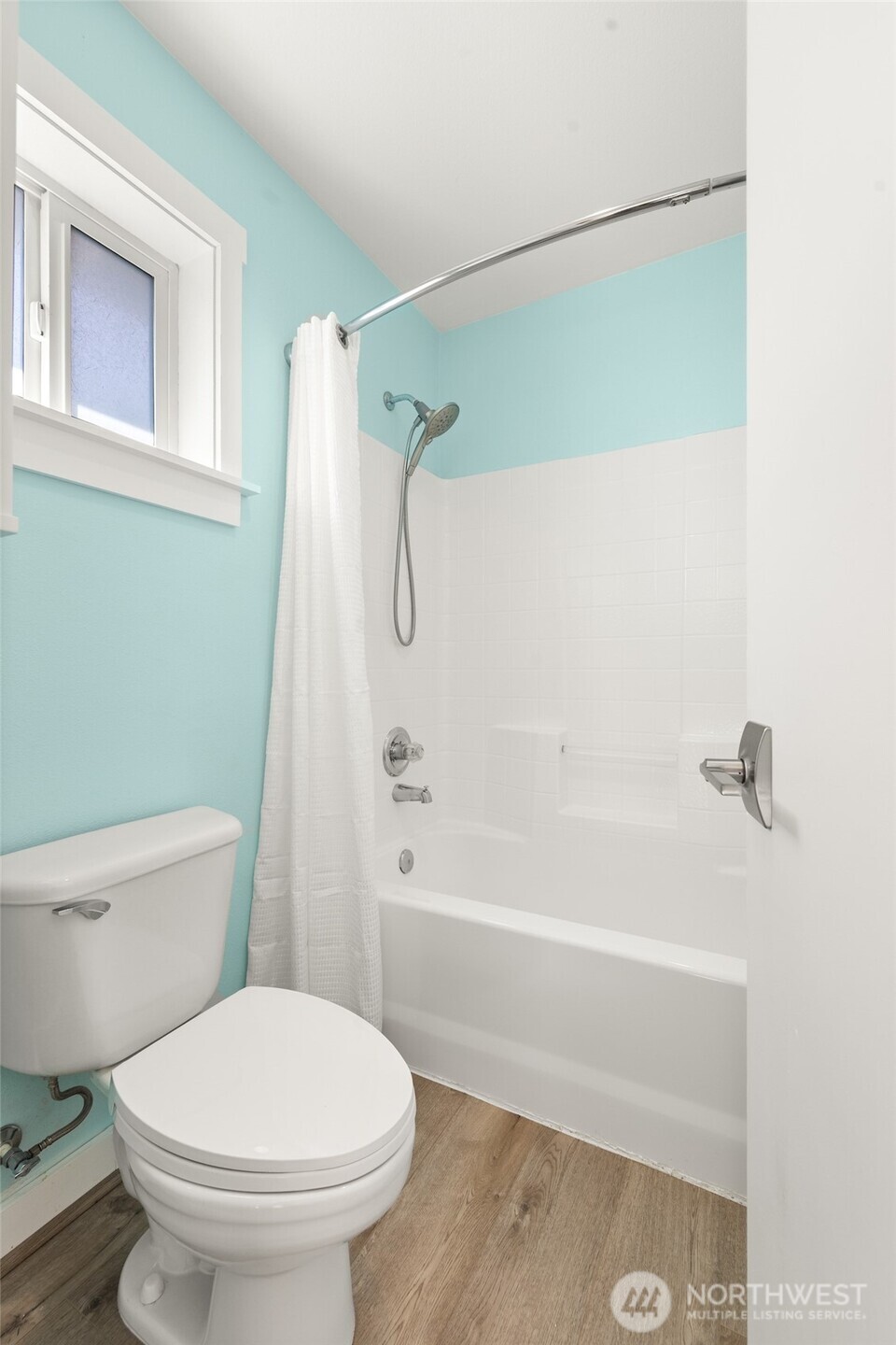 Full master bath.