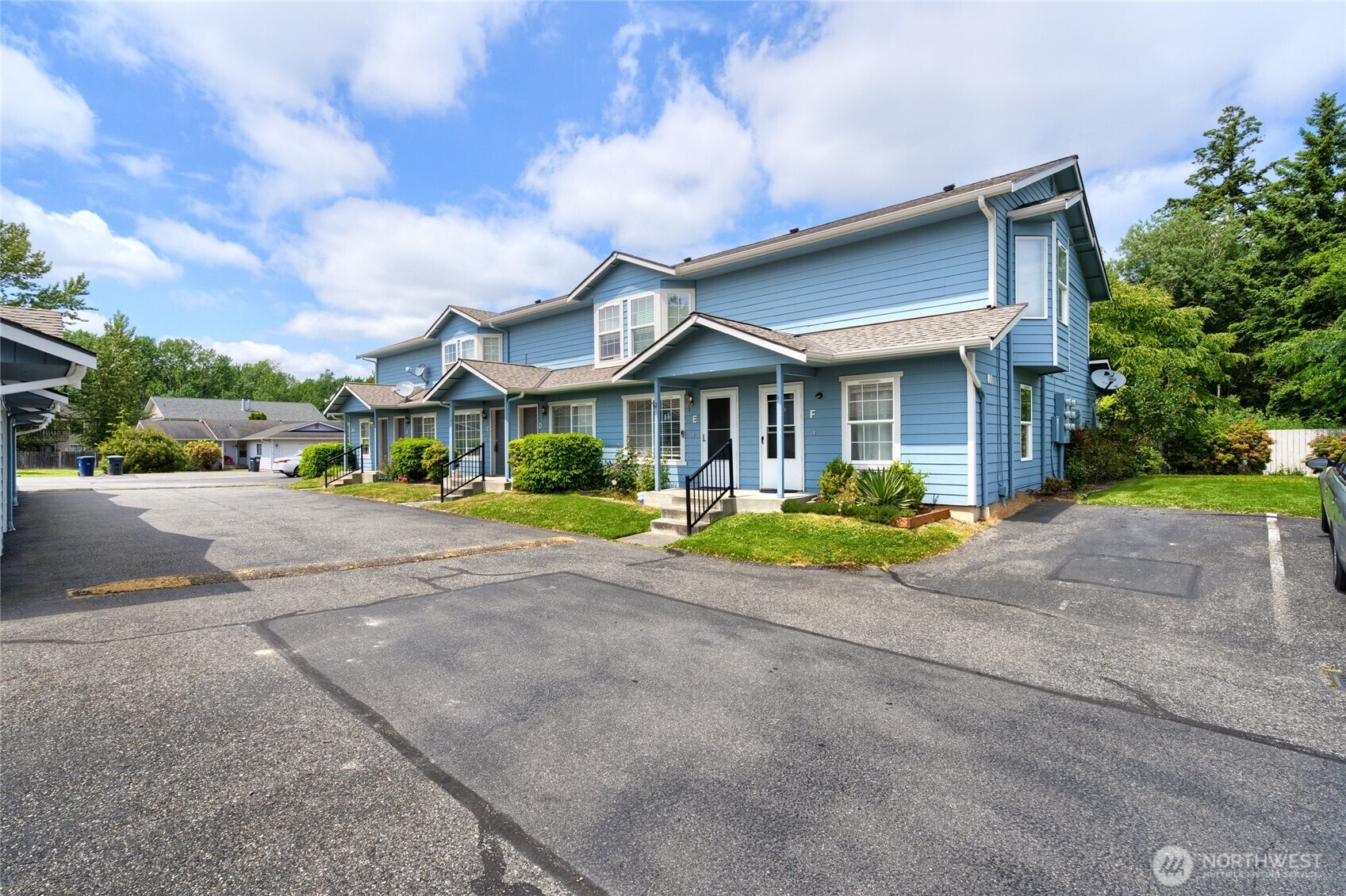 Centrally located in complex
