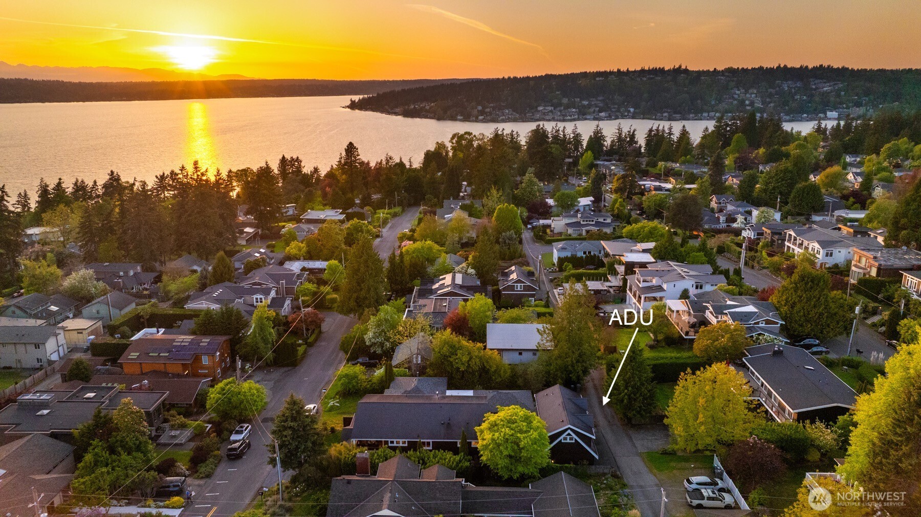 ADU above 3 car detach garage — 698sq’ 2 homes, one lot!